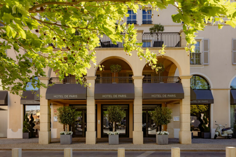 Lire la suite à propos de l’article HÔTEL DE PARIS SAINT-TROPEZ