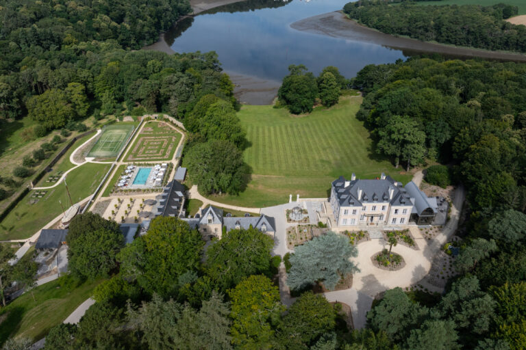 Lire la suite à propos de l’article DOMAINE DE LOCGUÉNOLÉ & SPA